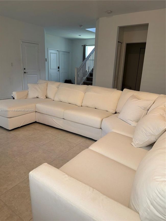 2686 Se 13 Th Ct, House other with 3 bedrooms, 3 bathrooms and null parking in Homestead FL | Image 4