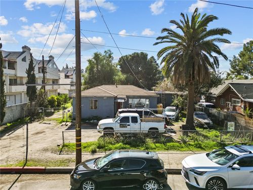 11148 Lorne St, Sun Valley, CA, 91352-3917 | Card Image