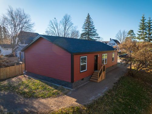 422 Court Ave N, Sandstone, MN, 55072-5138 | Card Image