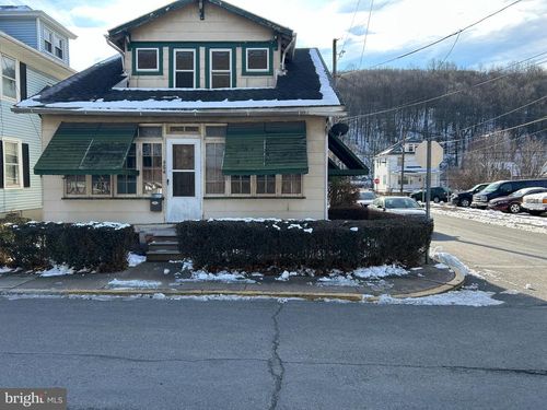 954 Center St, COAL TOWNSHIP, PA, 17866-1011 | Card Image