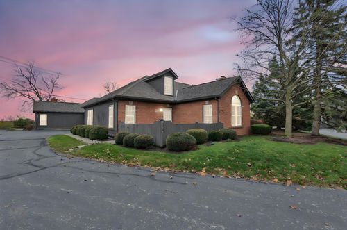 2560 Trotterslane Dr, Columbus, OH, 43235-5500 | Card Image