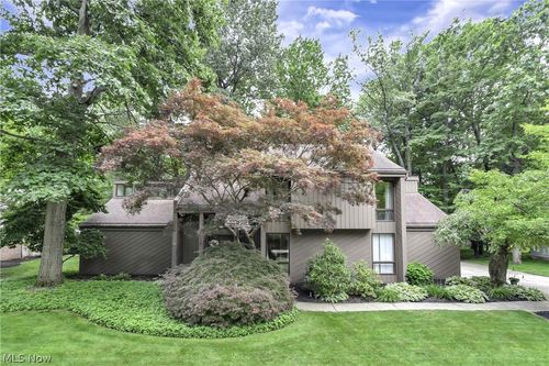 31115 Roxbury Park Dr, Bay Village, OH, 44140-1078 | Card Image