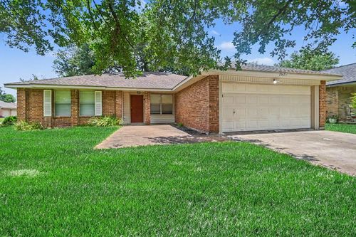16715 Manowar Lane, Friendswood, TX, 77546 | Card Image