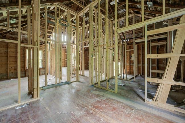 1030 Dundas St S, House other with 4 bedrooms, 1 bathrooms and 4 parking in Cambridge ON | Image 12
