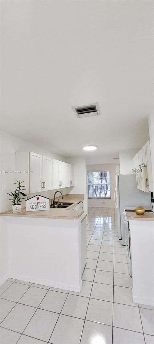 2280 Nw 171st Ter, Pembroke Pines, FL, 33028-2066 | Card Image