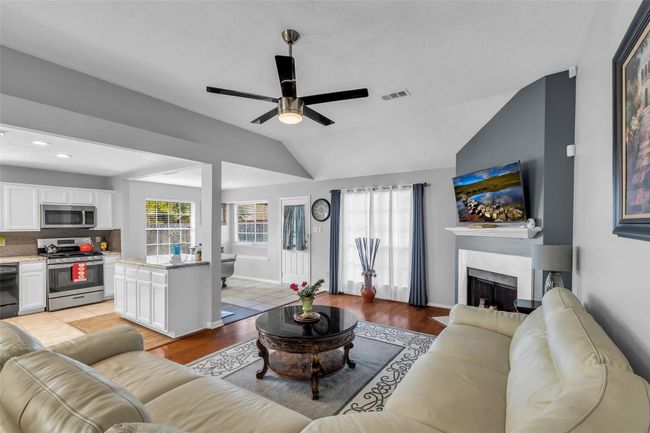 Kitchen is open to the living room. | Image 16