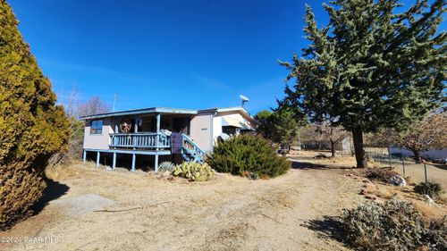 18205 S John Fry Ave, Peeples Valley, AZ, 86332-8610 | Card Image