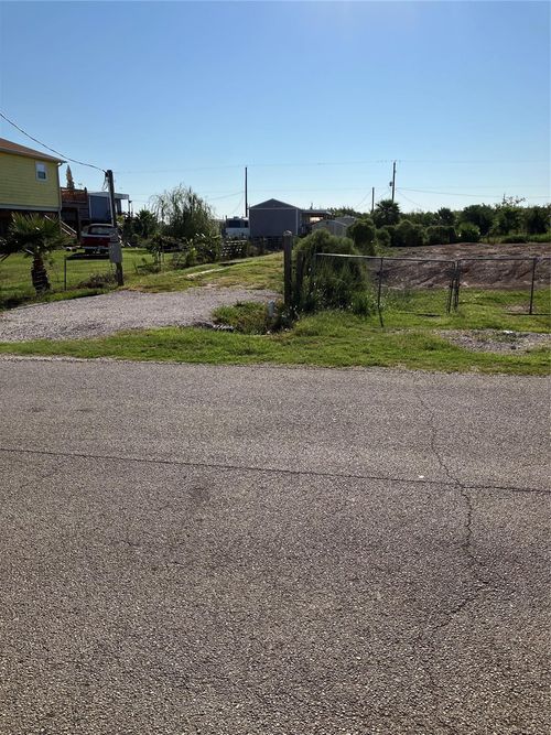 731 18th St, San Leon, TX, 77539-8531 | Card Image
