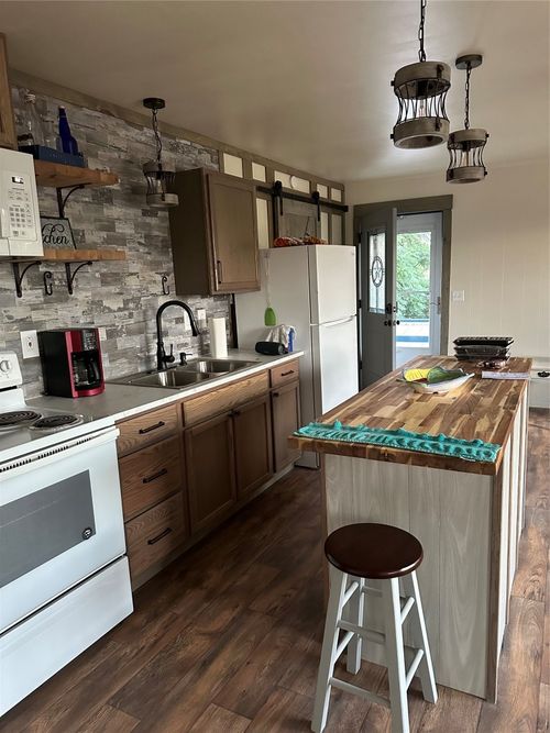 9-161 Alexander Dr, Tow, TX, 78672-4923 | Card Image