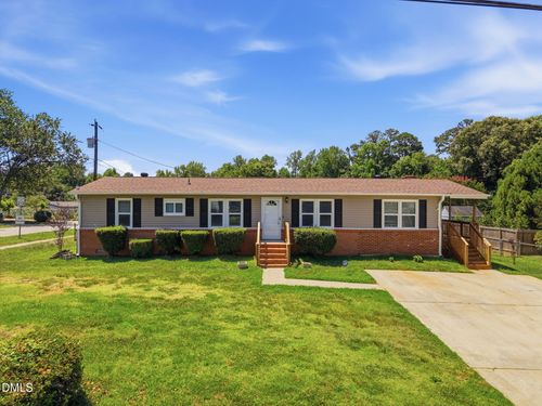 320 E Earp St, Holly Springs, NC, 27540 | Card Image