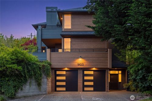 1803 Bigelow Ave N, Seattle, WA, 98109-2617 | Card Image