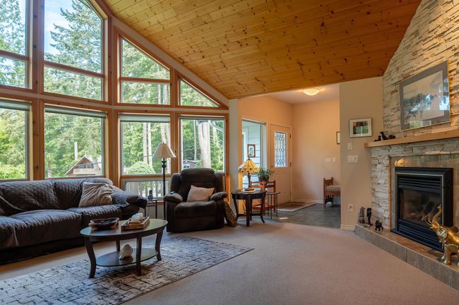 1154 Flume Road, House other with 3 bedrooms, 2 bathrooms and 8 parking in Roberts Creek BC | Image 4