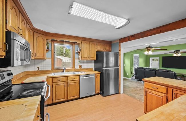 525 Buttonwoods Ave, House other with 3 bedrooms, 2 bathrooms and 5 parking in Warwick RI | Image 11