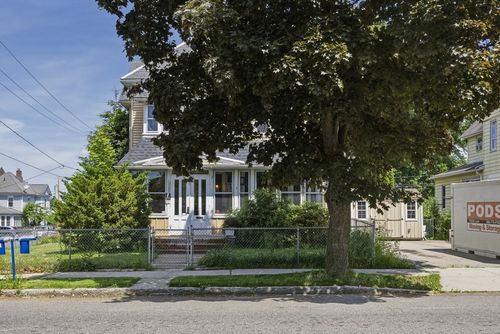 382 Pleasant St, Holyoke, MA, 01040-2527 | Card Image