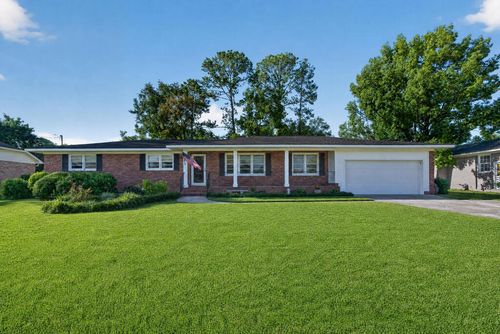 109 Fairway Dr, Valdosta, GA, 31605-6433 | Card Image