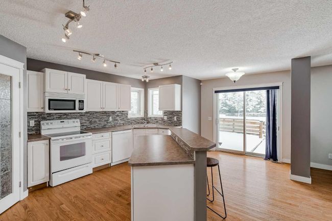 71 Wentworth Circle Sw, Home with 4 bedrooms, 3 bathrooms and 4 parking in Calgary AB | Image 10