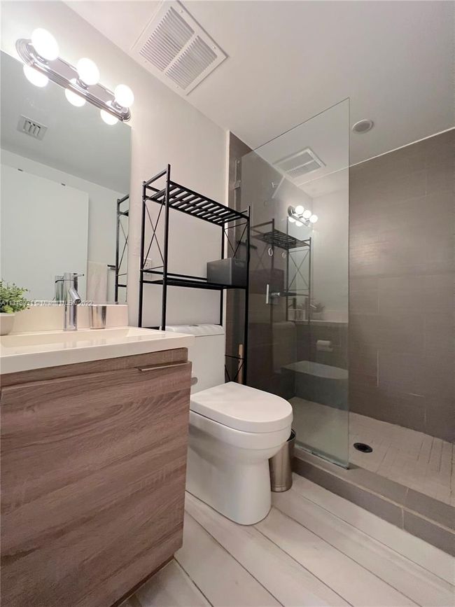 APT-101 - 1560 Meridian Ave, Condo with 1 bedrooms, 1 bathrooms and null parking in Miami Beach FL | Image 11