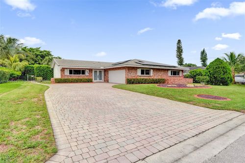 680 Nw 100th Ln, Coral Springs, FL, 33071-6851 | Card Image