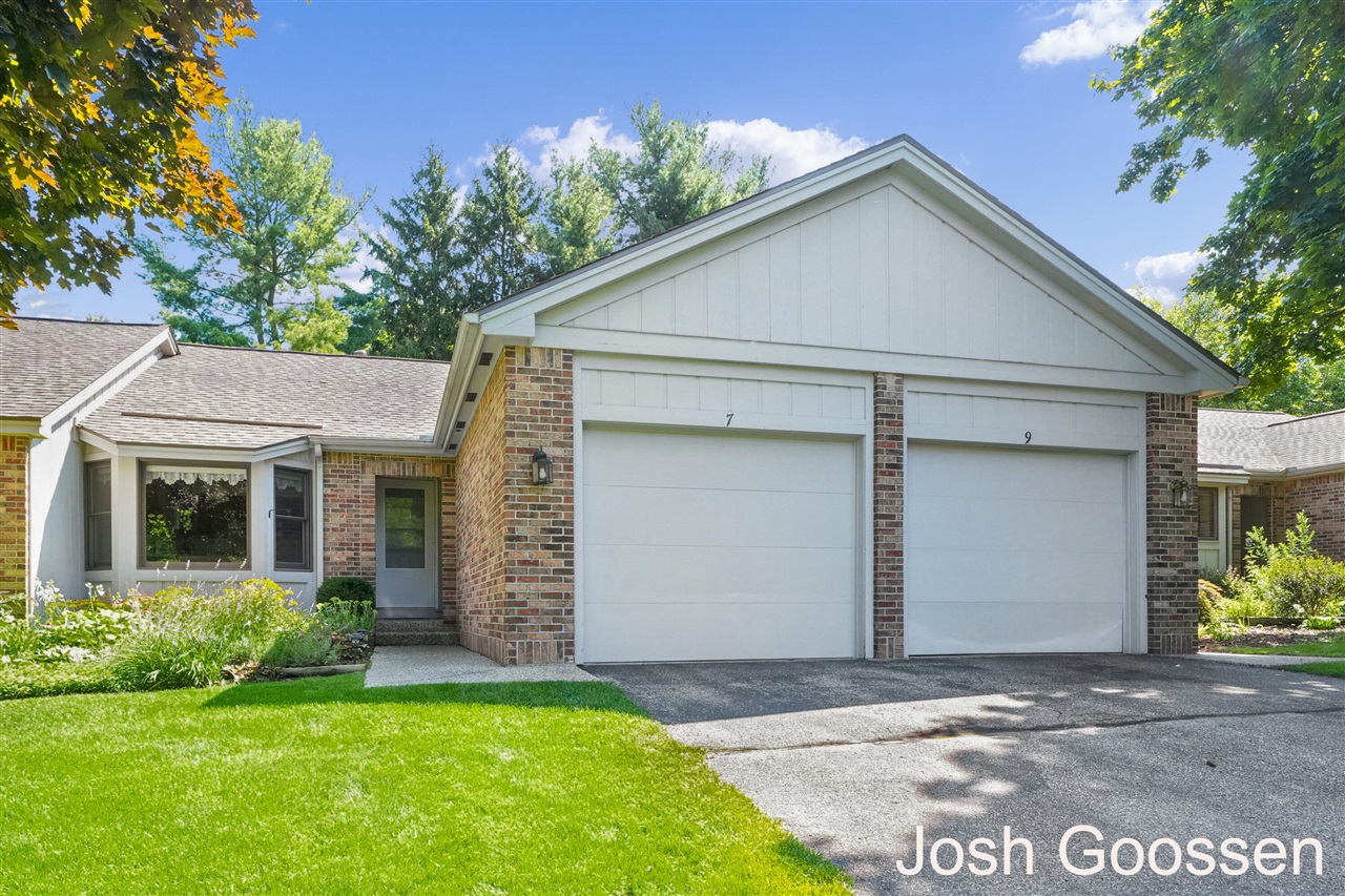 Skyline Cir, Grand Rapids, MI 49504