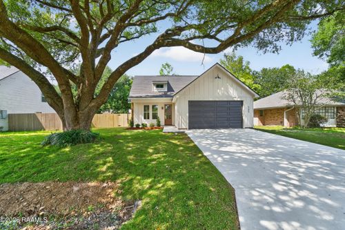 121 Meadow Glen Dr, Youngsville, LA, 70592-5331 | Card Image