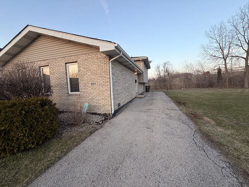 1501 Berg Dr, Dolton, IL, 60419-3203 | Card Image