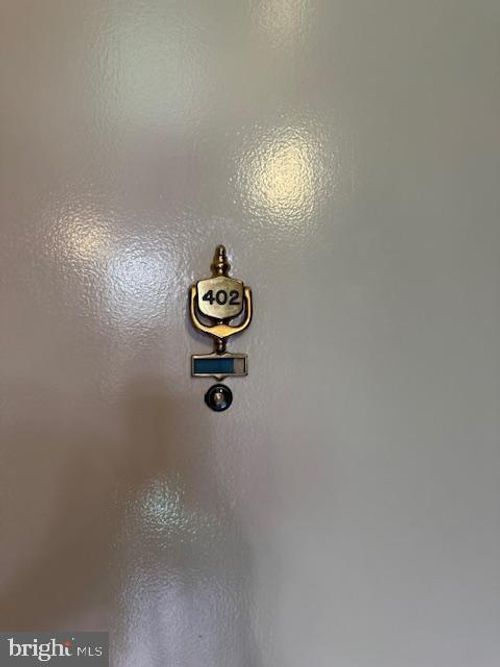 apt-402-3 Canterbury Sq, ALEXANDRIA, VA, 22304-3072 | Card Image