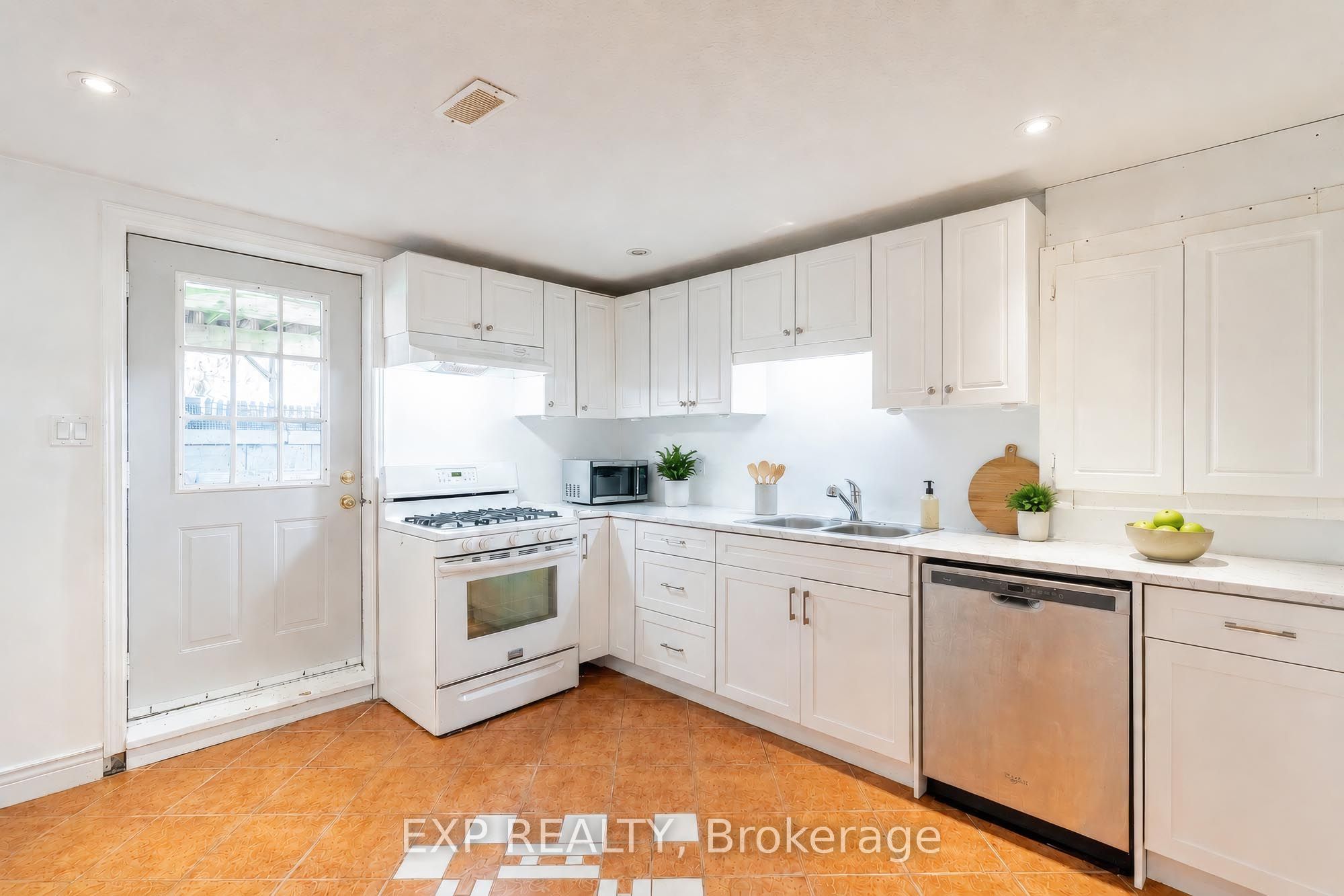 Residential Lease in Tay 4