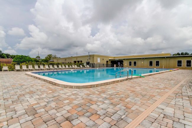 5 - 2291 Americus Boulevard W, Condo with 2 bedrooms, 2 bathrooms and null parking in Clearwater FL | Image 46