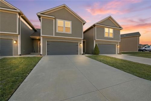 4917 141st Ln, Basehor, KS, 66007-5241 | Card Image