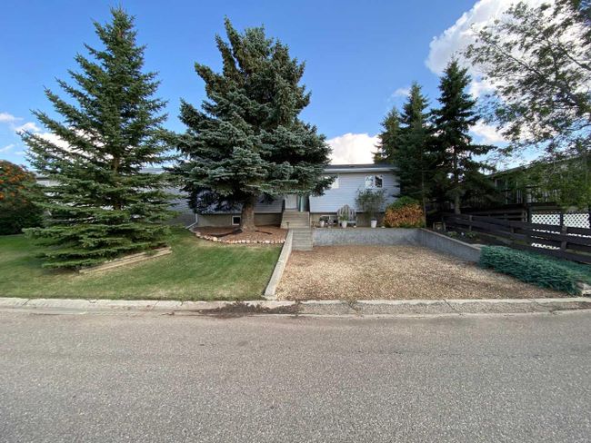 4905 Parkview Drive, Home with 5 bedrooms, 3 bathrooms and 2 parking in Castor AB | Image 1