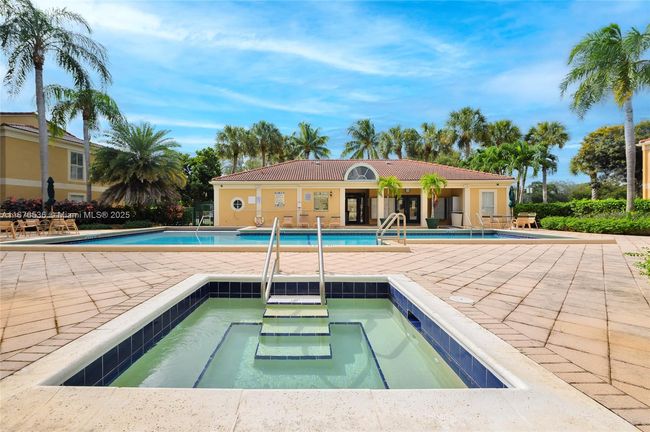 APT-811 - 833 Riverside Dr, Condo with 2 bedrooms, 1 bathrooms and null parking in Coral Springs FL | Image 25