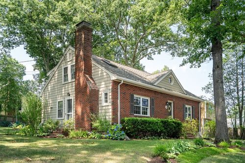 148 Cedar St, Lexington, MA, 02421-6519 | Card Image