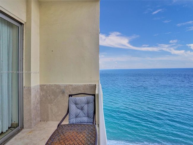 APT-1709 - 3180 S Ocean Dr, Condo with 2 bedrooms, 2 bathrooms and null parking in Hallandale Beach FL | Image 18