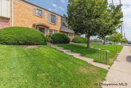 104 W 29th St, Cheyenne, WY, 82001-2752 | Card Image