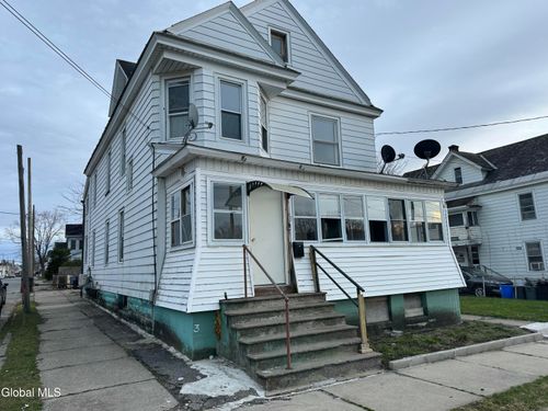 3 Henrietta St, Amsterdam, NY, 12010-2213 | Card Image