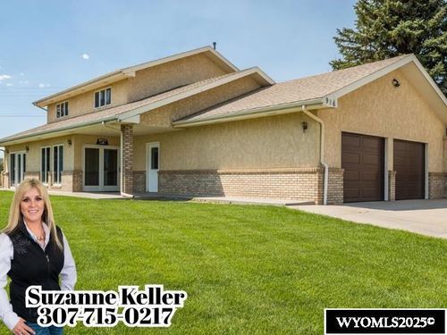 916 Sherman Ave, Lingle, WY, 82223-5065 | Card Image