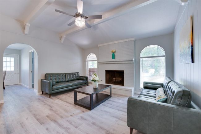 living room | Image 10