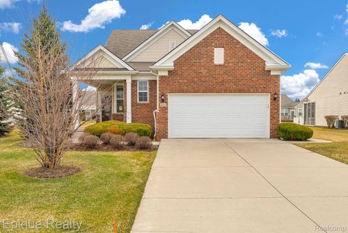 9415 Sand Hill Dr, Grand Blanc, MI, 48439-2661 | Card Image