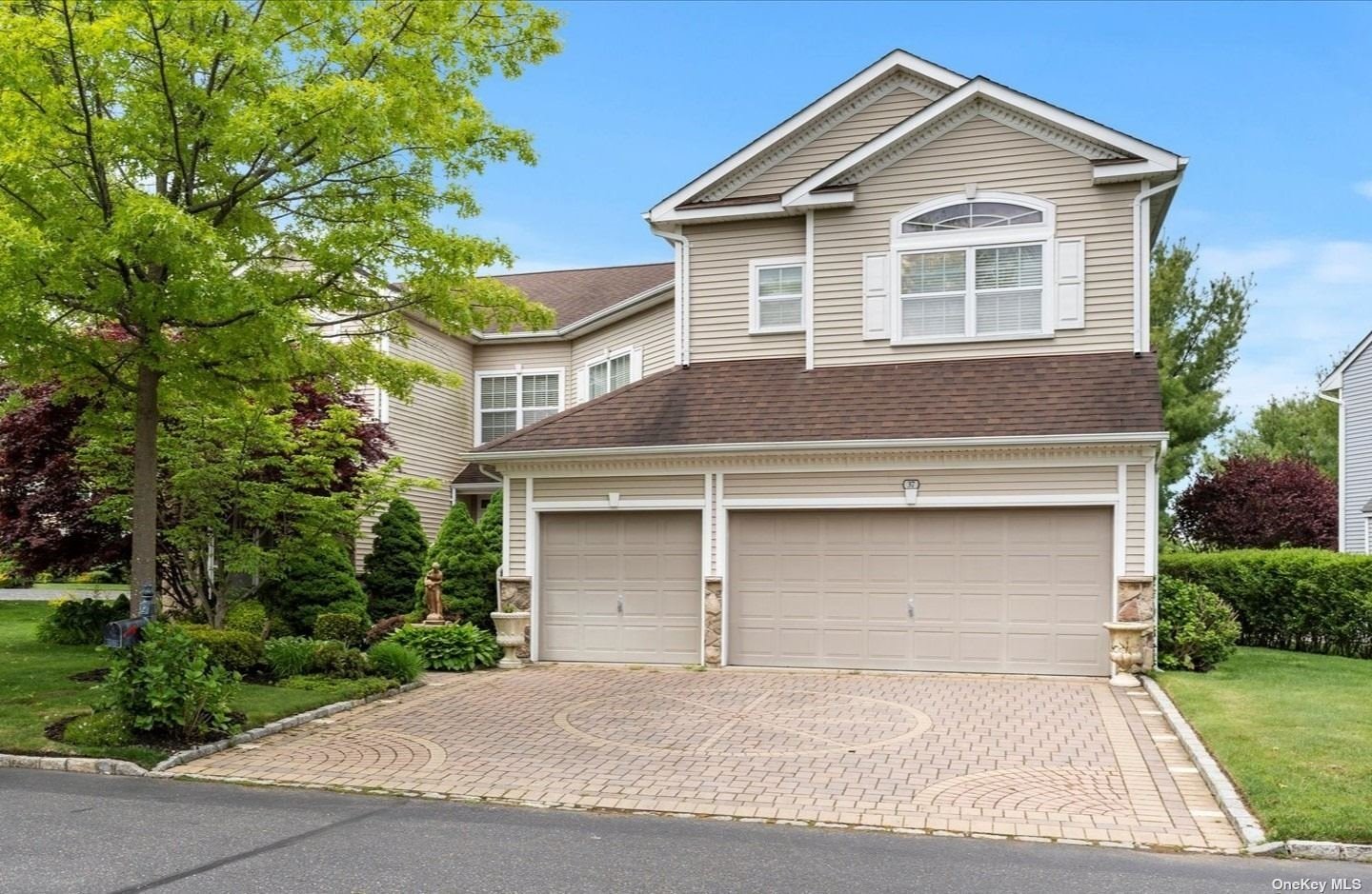 Hamlet Dr, Mount Sinai, NY 11766