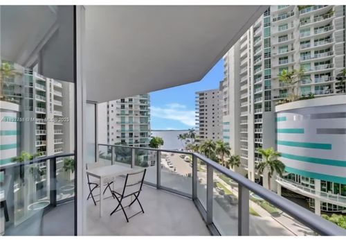 apt-602-1300 Brickell Bay Dr, Miami, FL, 33131-3381 | Card Image