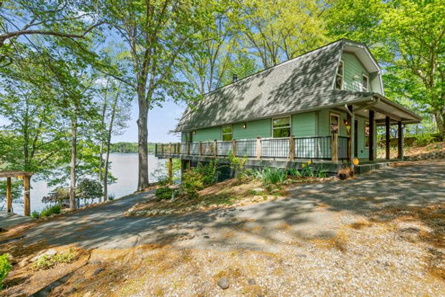 Side view of house | Image 36