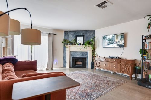 941 S Mountain, Ontario, CA, 91762 | Card Image
