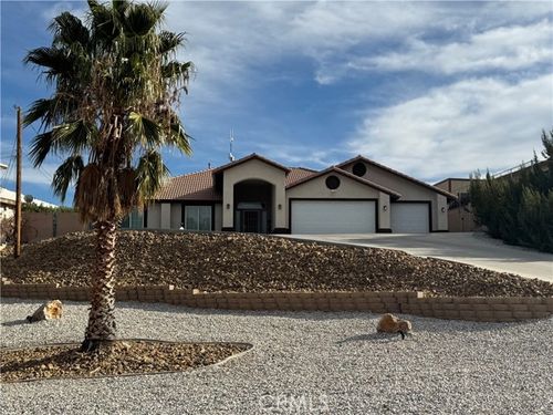 18805 Ranchero Rd, Hesperia, CA, 92345 | Card Image