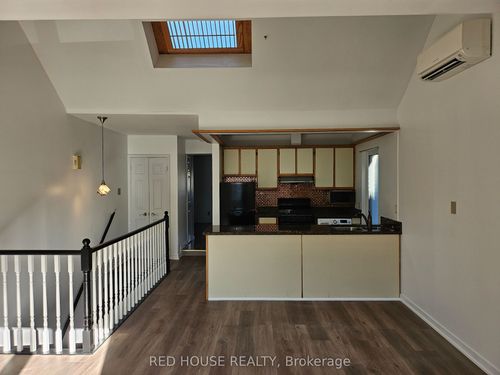 upper-37 Connaught Avenue, Toronto, ON, M4L2V8 | Card Image