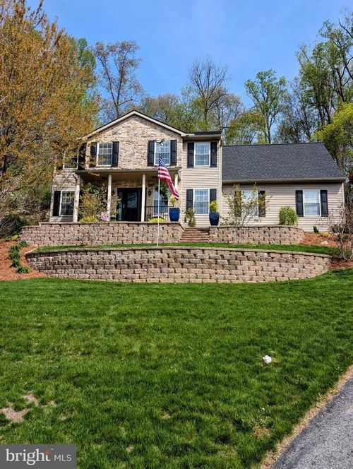 5495 Deer Path Ln, GAP, PA, 17527-9568 | Card Image