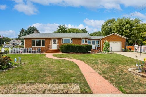 21780 Great River Rd, Le Claire, IA, 52753-9112 | Card Image