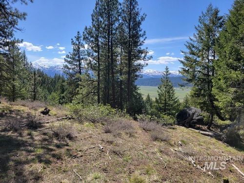 18 Sarah Way, Cascade, ID, 83611-5122 | Card Image