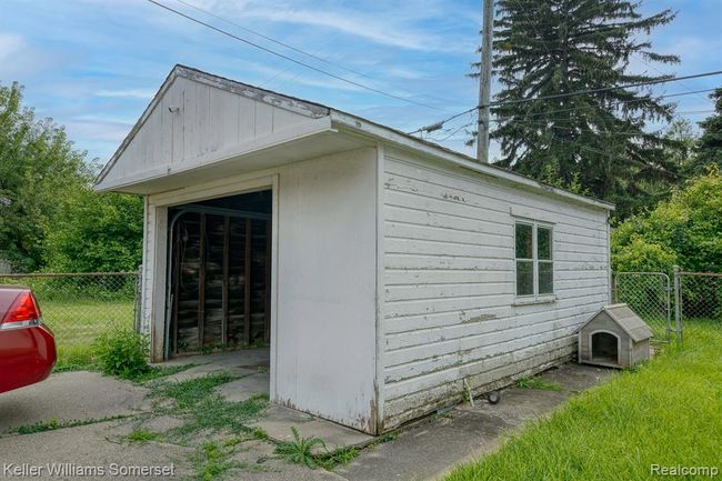8867 Brace Street, House other with 3 bedrooms, 1 bathrooms and null parking in Detroit MI | Image 4