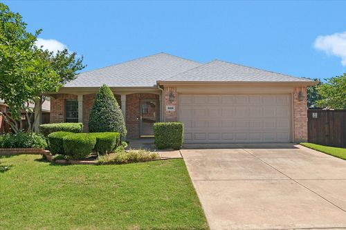 609 Lake Point Dr, Little Elm, TX, 75068-8426 | Card Image