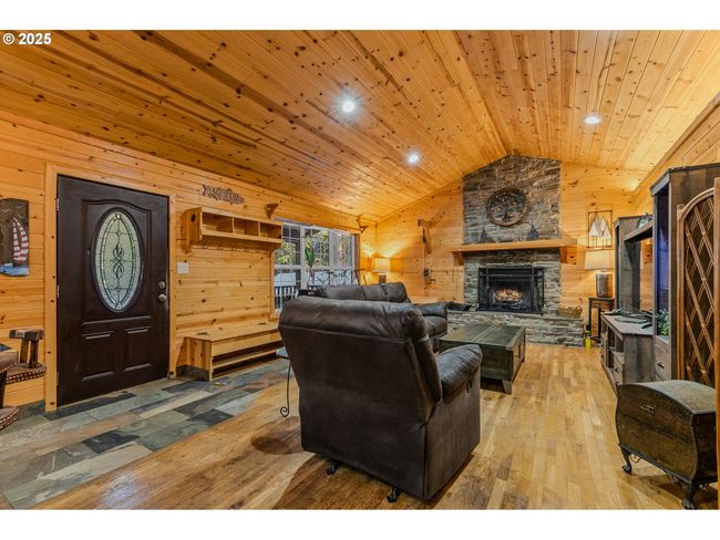 10256 Ridge View Ter, House other with 4 bedrooms, 3 bathrooms and null parking in Birkenfeld OR | Image 5